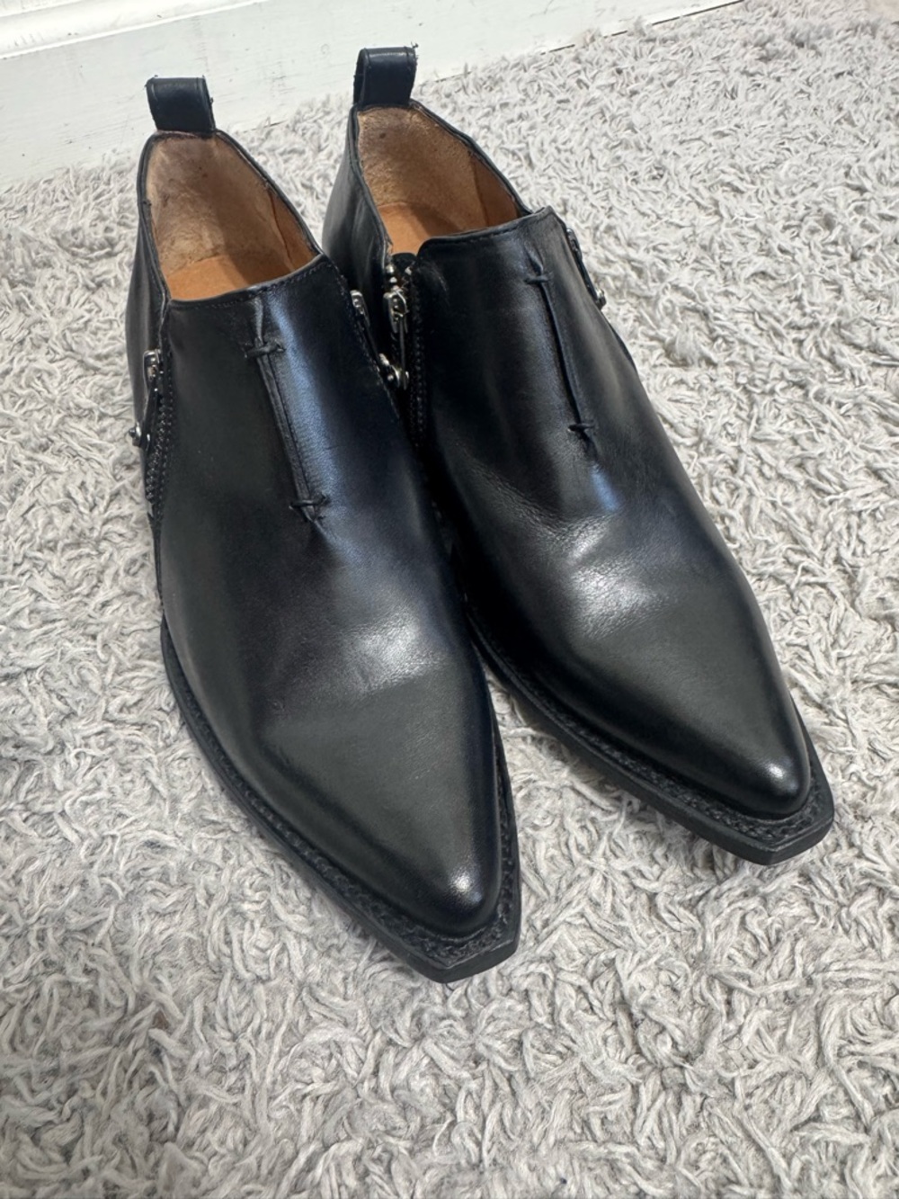 FRYE Pointy Black SACHA ZIP SHOOTIE with Original Box Cowboy/Girl Shoes ZIPPERS